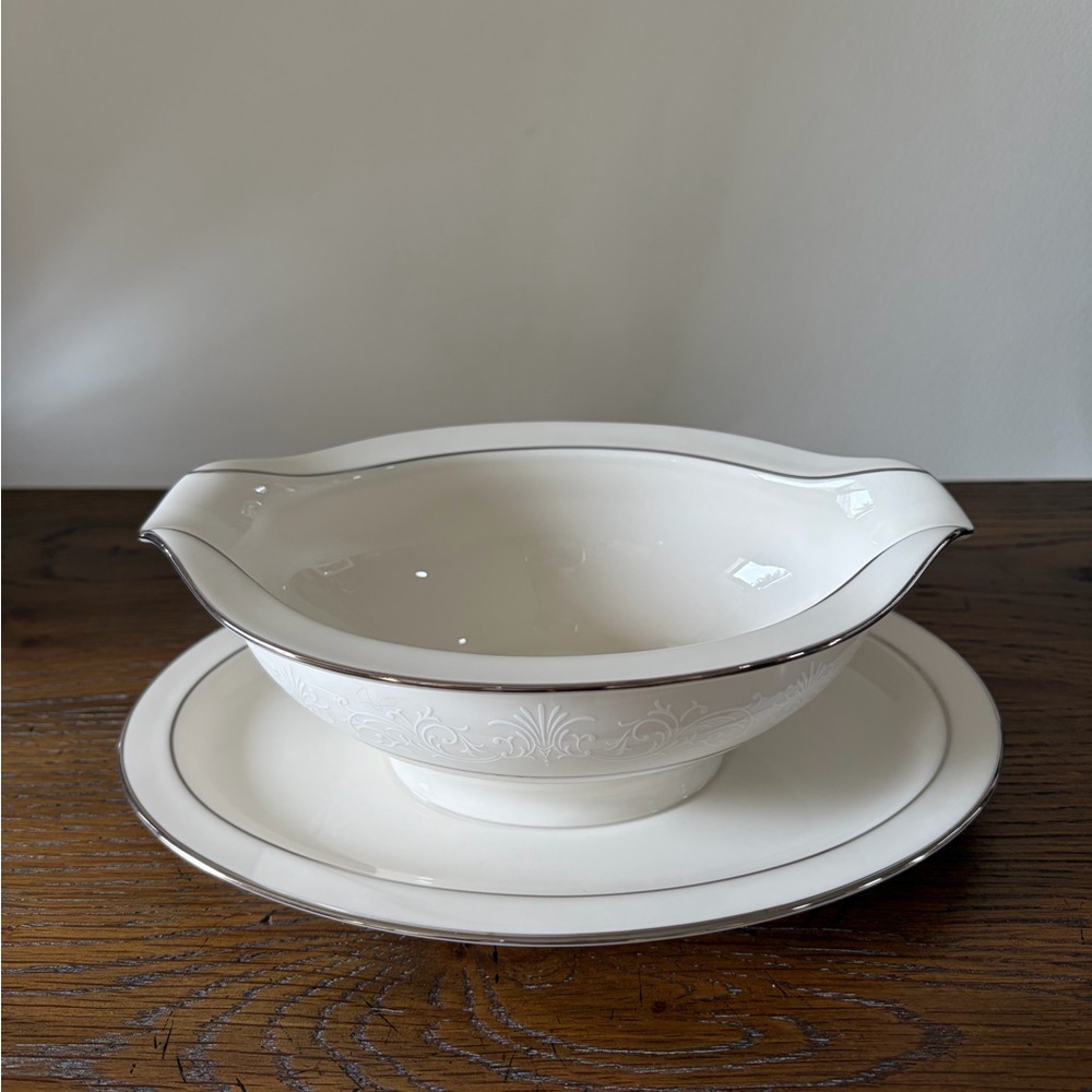 Noritake Ivory Vintage China 7550 Gravy Boat Underplate Trim